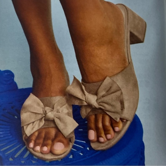 NEW Studio 1886 chunky heel bow sandal almond 9 - Picture 2 of 7